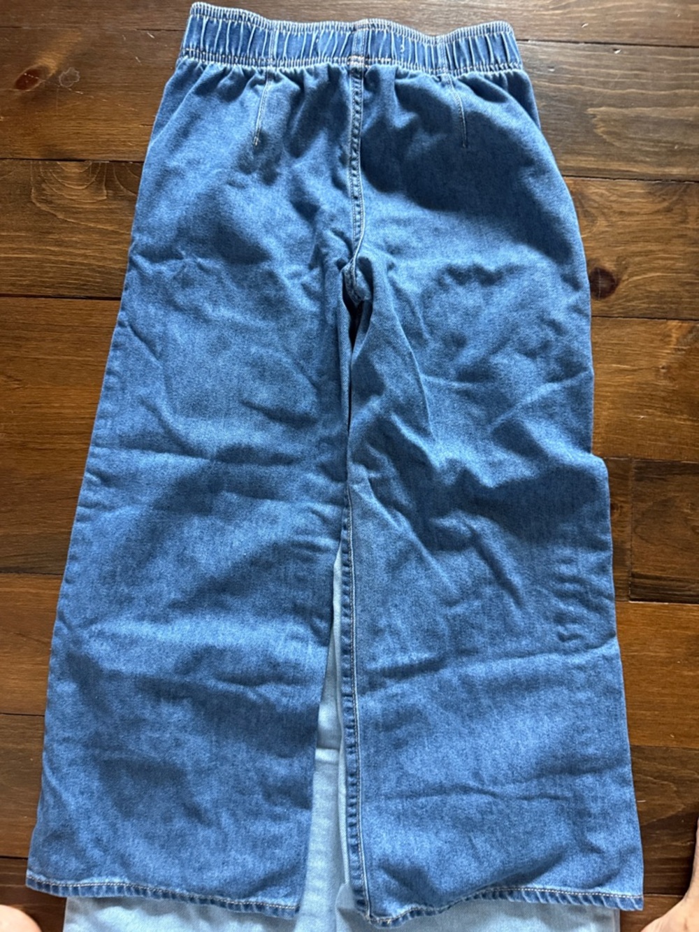 Old Navy Kids Wide-Leg Jeans in Light Blue & Medium Blue - Picture 7 of 7